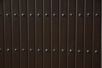 和製アンティーク　美品!! 希少デザイン!! 四枚引き戸　上品な佇まいが魅力的な珍しいサイズの水屋箪笥ローボード(テレビ台、テレビボード、時代箪笥、サイドキャビネット、収納棚、戸棚、食器棚)(R-067971)
