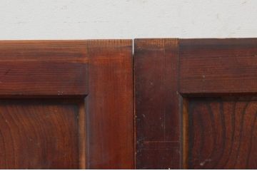 アンティーク建具　和の趣溢れる杉材枠と欅(ケヤキ)材の板戸窓2枚セット(引き戸)(R-067982)