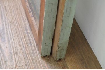 アンティーク建具　ペイント仕上げ限定　大正ロマン　レトロな空間作りにおすすめなガラス窓2枚セット(引き戸、ガラス戸)(R-067983)