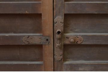 アンティーク建具　和の空間を演出するヒノキ材の横桟板戸窓2枚セット(引き戸、格子戸、舞良戸)(R-067987)