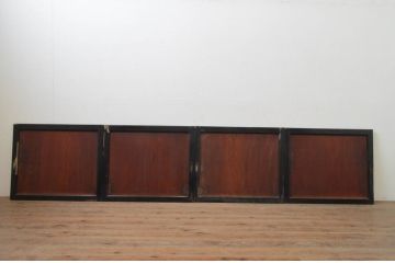 アンティーク建具　和モダンなお部屋作りにおすすめな漆塗りの板戸窓4枚セット(引き戸)(R-067989)