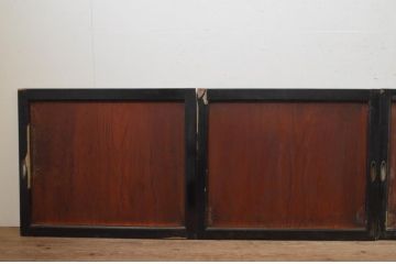 アンティーク建具　和モダンなお部屋作りにおすすめな漆塗りの板戸窓4枚セット(引き戸)(R-067989)