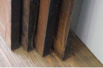 アンティーク建具　和モダンなお部屋作りにおすすめな漆塗りの板戸窓4枚セット(引き戸)(R-067989)