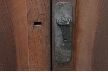 アンティーク建具　総欅(ケヤキ)材　一枚板　温かみのある木味が魅力の板戸窓2枚セット(引き戸)(R-067991)