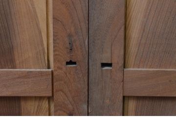 アンティーク建具　総欅(ケヤキ)材　一枚板　温かみのある木味が魅力の板戸窓2枚セット(引き戸)(R-067991)