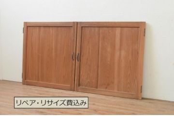 アンティーク建具　杉材　経年を感じさせる木味が魅力の両開き板戸窓1対2枚セット(木製扉)(R-067998)