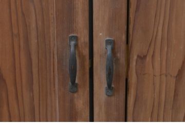 アンティーク建具　杉材　経年を感じさせる木味が魅力の両開き板戸窓1対2枚セット(木製扉)(R-067998)