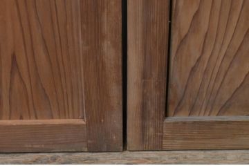 アンティーク建具　杉材　経年を感じさせる木味が魅力の両開き板戸窓1対2枚セット(木製扉)(R-067998)
