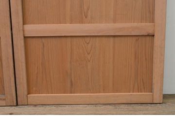 アンティーク建具　杉材　経年を感じさせる木味が魅力の両開き板戸窓1対2枚セット(木製扉)(R-067998)