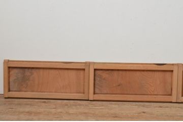 アンティーク建具　経年による木味が味わい深い小さな板戸窓4枚セット(引き戸)(R-067999)