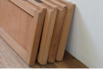 アンティーク建具　経年による木味が味わい深い小さな板戸窓4枚セット(引き戸)(R-067999)