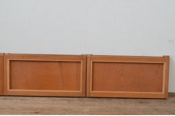 アンティーク建具　経年を感じさせる木味が魅力の小さな板戸窓4枚セット(引き戸)(R-068000)