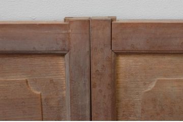 アンティーク建具　欅(ケヤキ)材一枚板　経年による木味が味わい深い小さな板戸窓2枚セット(引き戸)(R-068004)
