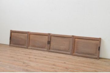 アンティーク建具　欅(ケヤキ)材一枚板　経年による木味が味わい深い小さな板戸窓4枚セット(引き戸)(R-068005)