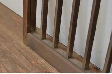 アンティーク建具　経年を感じさせる木味が魅力の横長格子窓2枚セット(格子戸、引き戸)(R-068011)