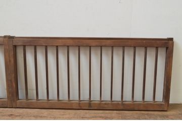 アンティーク建具　経年を感じさせる木味が魅力の横長格子窓2枚セット(格子戸、引き戸)(R-068011)