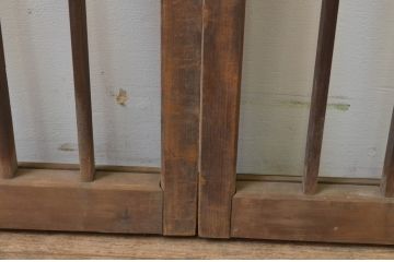 アンティーク建具　経年を感じさせる木味が魅力の横長格子窓2枚セット(格子戸、引き戸)(R-068011)