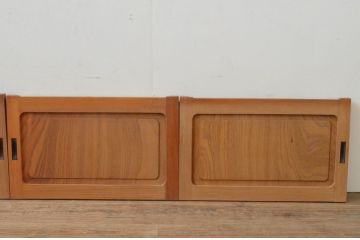 アンティーク建具　総欅(ケヤキ)材　美しい杢目が魅力の小さな板戸窓4枚セット(引き戸)(R-068012)