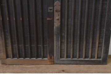 アンティーク建具　時代を経た趣が感じられる縦桟格子窓2枚セット(格子戸、板戸、引き戸)(R-068013)