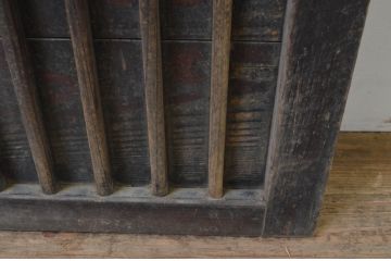 アンティーク建具　時代を経た趣が感じられる縦桟格子窓2枚セット(格子戸、板戸、引き戸)(R-068013)