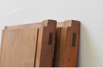 アンティーク建具　木の温かみが感じられるマス目(升目)の格子窓2枚セット(きつね格子、狐格子、格子戸、板戸、引き戸)(R-068016)