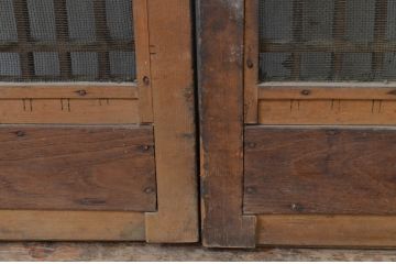 アンティーク建具　古き時代の味わいが魅力的な小さな格子窓2枚セット(引き戸、格子戸)(R-068021)