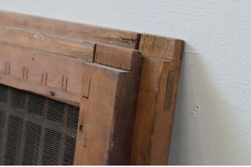アンティーク建具　古き時代の味わいが魅力的な小さな格子窓2枚セット(引き戸、格子戸)(R-068021)