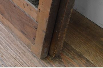 アンティーク建具　古き時代の味わいが魅力的な小さな格子窓2枚セット(引き戸、格子戸)(R-068021)