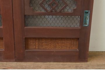 アンティーク建具　透かし彫りがお洒落な小さな格子窓2枚セット(引き戸、格子戸)(R-068022)