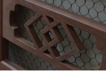 アンティーク建具　透かし彫りがお洒落な小さな格子窓2枚セット(引き戸、格子戸)(R-068022)