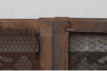 アンティーク建具　透かし彫りがお洒落な小さな格子窓2枚セット(引き戸、格子戸)(R-068023)