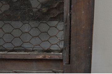 アンティーク建具　透かし彫りがお洒落な小さな格子窓2枚セット(引き戸、格子戸)(R-068023)