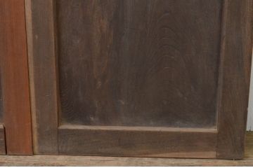 アンティーク建具　総欅(ケヤキ)材　時代の流れを感じさせる色合いが魅力の小さな板戸窓2枚セット(引き戸)(R-068027)