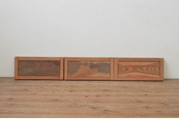 アンティーク建具　総欅(ケヤキ)材　杢目が美しい小さな板戸窓3枚セット(引き戸)(R-068029)