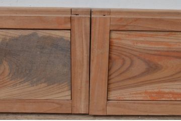 アンティーク建具　総欅(ケヤキ)材　杢目が美しい小さな板戸窓3枚セット(引き戸)(R-068029)