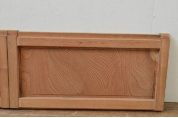 アンティーク建具　総欅(ケヤキ)材　美しい杢目が目を惹く小さな板戸窓2枚セット(引き戸)(R-068031)