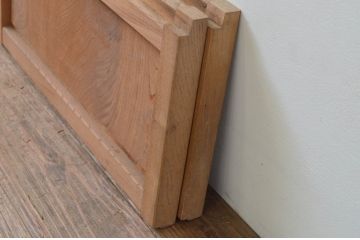 アンティーク建具　総欅(ケヤキ)材　美しい杢目が目を惹く小さな板戸窓2枚セット(引き戸)(R-068031)