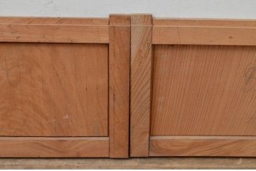 アンティーク建具　総欅(ケヤキ)材　美しい杢目が目を惹く小さな板戸窓2枚セット(引き戸)(R-068032)