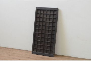 アンティーク建具　落ち着いた和の空間づくりにおすすめ!マス目(升目)の格子窓1枚(きつね格子、狐格子、格子戸、板戸、引き戸)(R-068035)