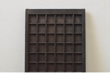 アンティーク建具　落ち着いた和の空間づくりにおすすめ!マス目(升目)の格子窓1枚(きつね格子、狐格子、格子戸、板戸、引き戸)(R-068035)