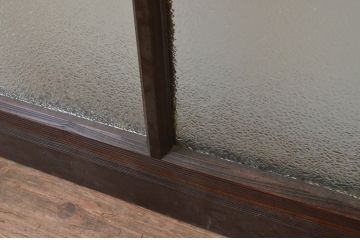 アンティーク建具　落ち着きのある色味が魅力的なガラス窓1枚(ガラス戸、引き戸)(R-068037)