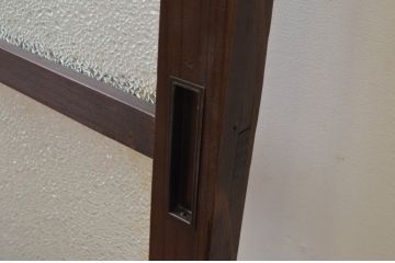 アンティーク建具　落ち着きのある色味が魅力的なガラス窓1枚(ガラス戸、引き戸)(R-068037)