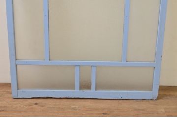 アンティーク建具　ペイント仕上げ限定　大正ロマンの雰囲気漂うペンキの剥げたFIXガラス窓1枚(フィックス、はめ殺し)(R-068038)