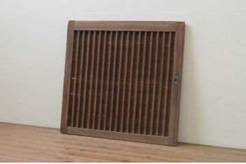 アンティーク建具　枠欅(ケヤキ)材　時代を経た趣が感じられる縦桟板戸窓1枚(格子戸、引き戸)(R-068043)