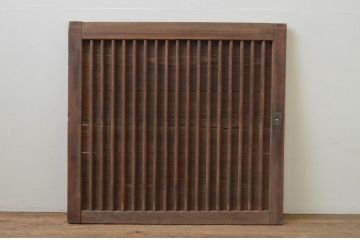 アンティーク建具　枠欅(ケヤキ)材　時代を経た趣が感じられる縦桟板戸窓1枚(格子戸、引き戸)(R-068043)