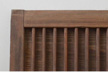 アンティーク建具　枠欅(ケヤキ)材　時代を経た趣が感じられる縦桟板戸窓1枚(格子戸、引き戸)(R-068043)
