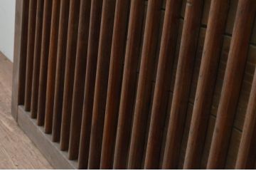 アンティーク建具　枠欅(ケヤキ)材　時代を経た趣が感じられる縦桟板戸窓1枚(格子戸、引き戸)(R-068043)