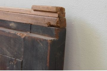 アンティーク建具　枠欅(ケヤキ)材　和の雰囲気溢れる縦格子の板戸窓1枚(格子戸、引き戸)(R-068044)
