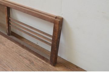 アンティーク建具　ダイヤガラス入り　レトロな雰囲気づくりにおすすめの横長ガラス窓1枚(ガラス戸、引き戸)(R-068045)