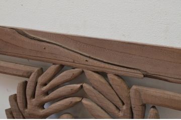 アンティーク建具　総欅(ケヤキ)材　鳥のデザインがかわいらしい小振りな彫刻欄間1枚(明り取り、明かり取り)(R-068047)